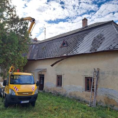 Čistenie eternitovej strechy Veľký Krtíš